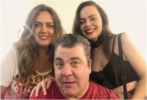 Ana Luísa Haas com o pai, Gerson Brenner, e a mãe, Ana Cristina Haas por Reprodução/Facebook