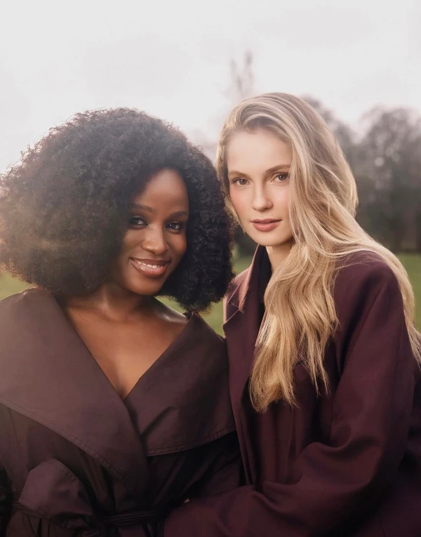 Francesca Bridgerton (Hannah Dodd) e Michaela Stirling (Masali Baduza) por Reprodução/ Instagram