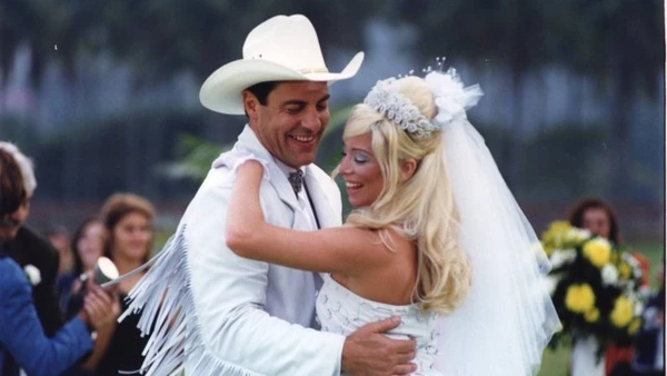 Gerson Brenner e Danielle Winits em 'Corpo Dourado' (1998) por Divulgação/Globo