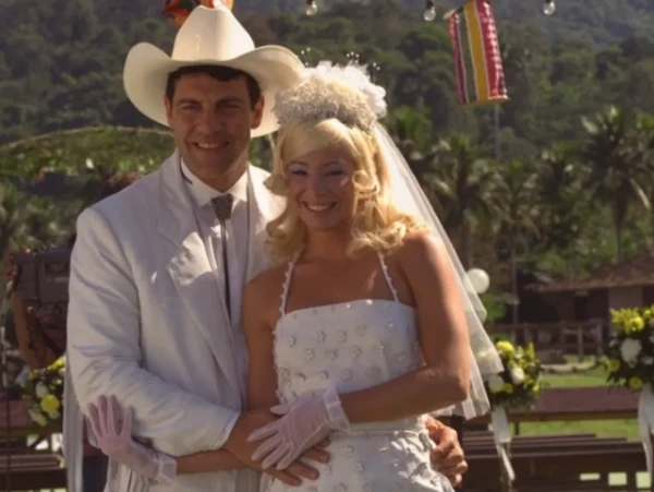 Gerson Brenner e Danielle Winits em 'Corpo Dourado' (1998) por Divulgação/Globo