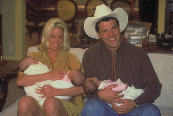 Gerson Brenner e Danielle Winits em 'Corpo Dourado' (1998) por Divulgação/Globo