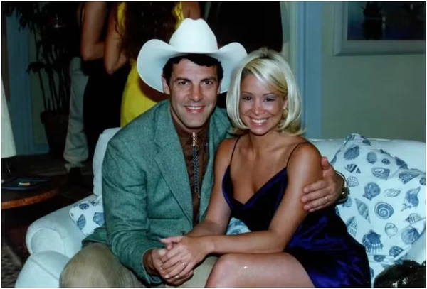 Gerson Brenner e Danielle Winits em 'Corpo Dourado' (1998) por Divulgação/Globo