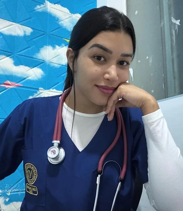 Iriz Alvez atualmente estuda Medicina na Bolívia por Reprodução/ Instagram