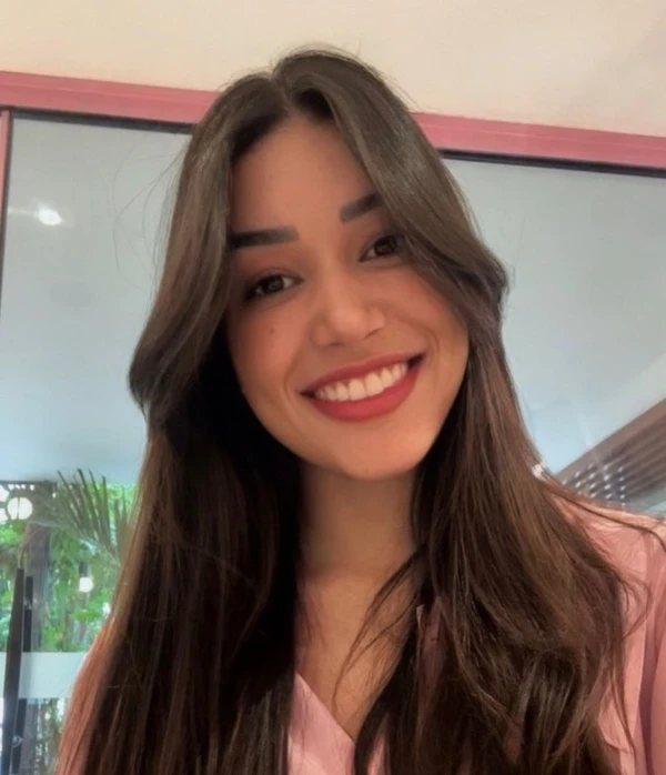 Iriz Alvez era artista mirim no Programa do Raul Gil por Reprodução/ Instagram