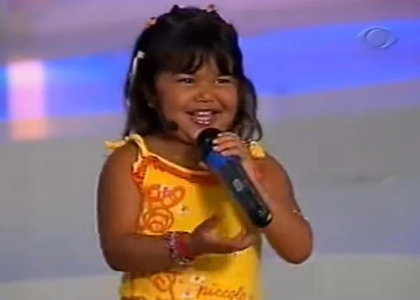 Iriz Alvez no "Show Criança" do Programa do Raul Gil por Reprodução/ Bandeirantes