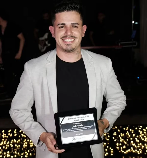 Jovem é morta pelo namorado após briga por ciúme por Reprodução