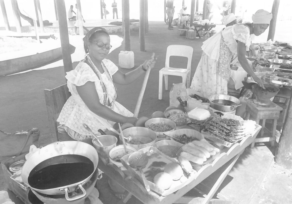 Largo das Baianas  em Amaralina - Credito - Sidney Haack - Arquivo Correio - 1995 por  Sidney Haack - Arquivo Correio - 1995
