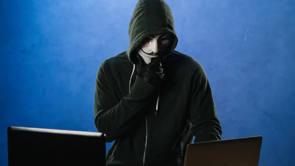 O avanço da Inteligência Artificial permitiu que softwares consigam analisar fotos de alta resolução e identificar padrões únicos das impressões digitais