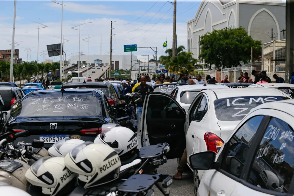 Protesto contra a alta do preço dos combustíveis em Salvador por Arisson Marinho/CORREIO