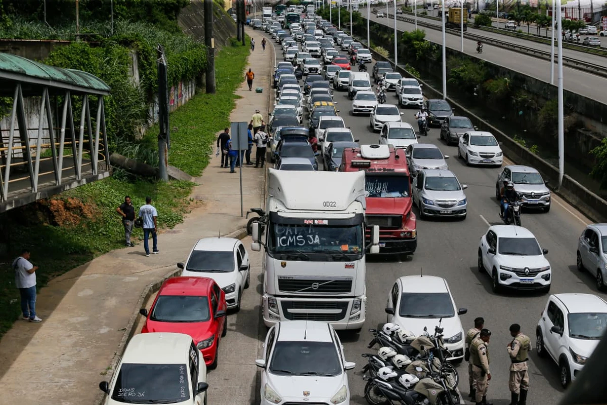Protesto contra a alta do preço dos combustíveis em Salvador por Arisson Marinho/CORREIO