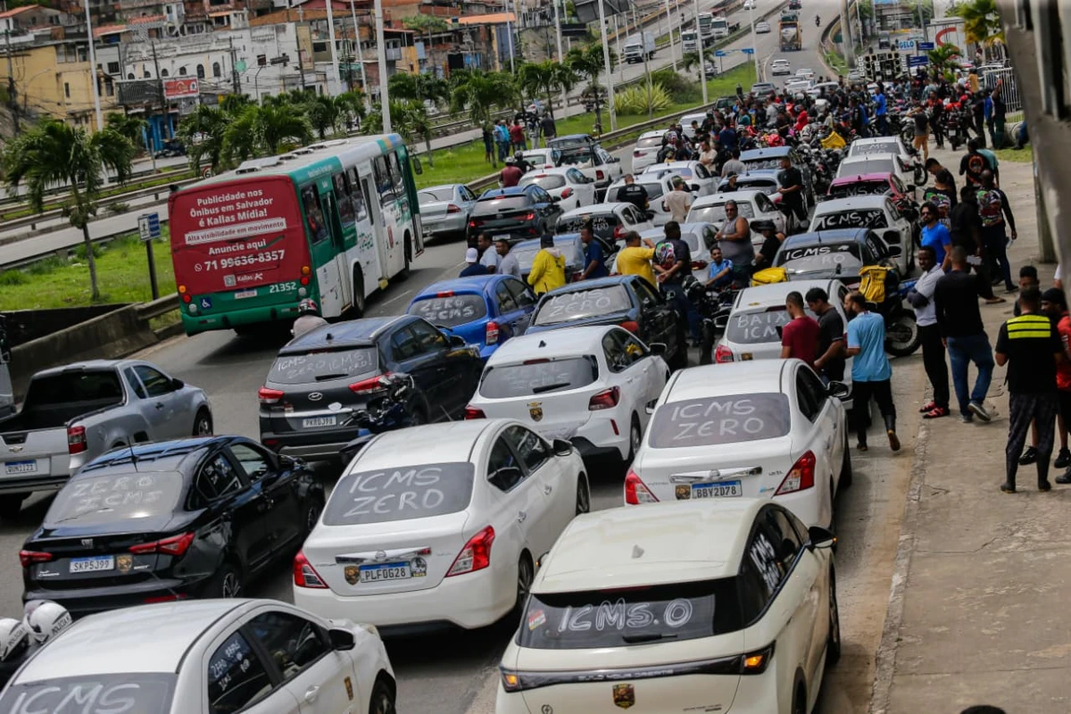 Protesto contra a alta do preço dos combustíveis em Salvador por Arisson Marinho/CORREIO