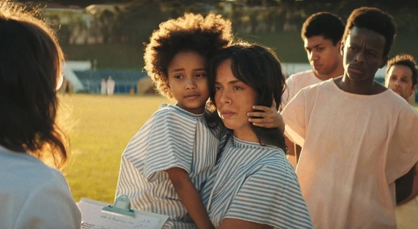 Série da Netflix mistura personagens reais e ficcionais ao retratar tragédia do césio-137 por Divulgação