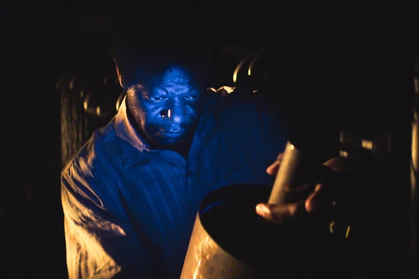 Série da Netflix mistura personagens reais e ficcionais ao retratar tragédia do césio-137 por Divulgação