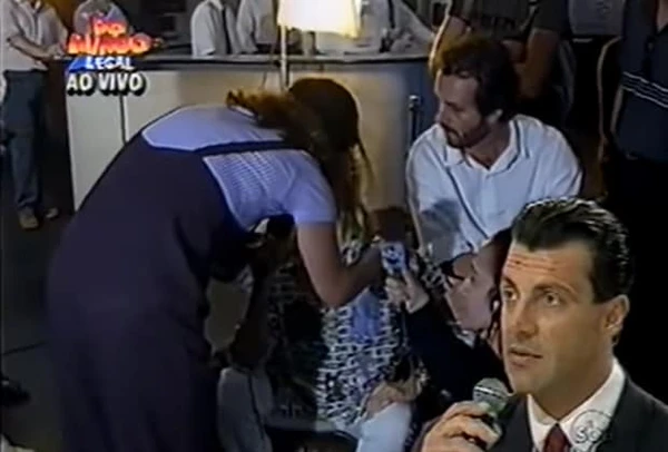 Sonia Abrão relembra o dia em que foi agredida pela equipe da Globo durante a cobertura jornalística do casa do ator Gerson Brenner por DIvulgação  