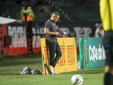 Imagem - Jair Ventura explica apagão do Vitória em derrota para o Botafogo-PB e projeta retorno dos titulares