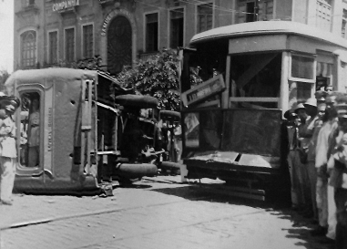 Acidente de bonde em Salvador/Rep. Entre Arcos e Bondes por Arquivo Municipal de Salvador/Rep. Entre Arcos e Bondes