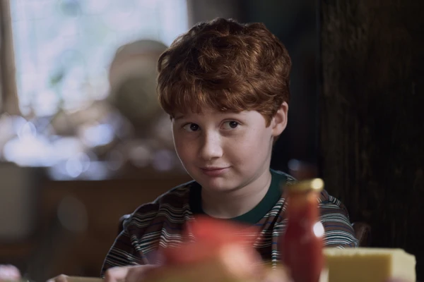 Alastair Stout como Rony Weasley por Divulgação/HBO/Aidan Monaghan
