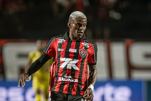 Contra o Botafogo-PB, Anderson Pato será titular com a camisa do Vitória pela primeira vez