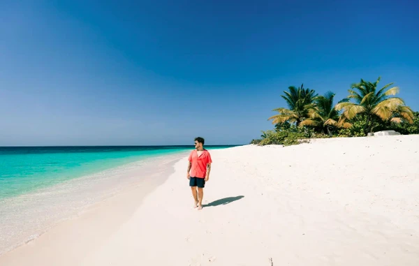 Com menos de 100 km², o território britânico no Caribe se consolidou como refúgio de celebridades como Paul McCartney e o casal Angélica e Luciano Huck por Reprodução | Instagram