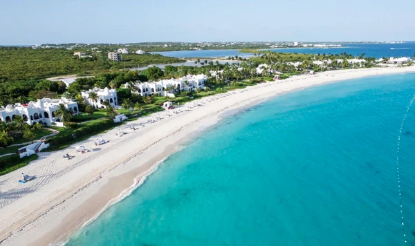 Com menos de 100 km², o território britânico no Caribe se consolidou como refúgio de celebridades como Paul McCartney e o casal Angélica e Luciano Huck por Reprodução | Instagram