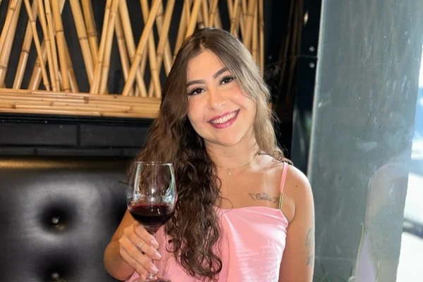 Jovem é morta pelo namorado após briga por ciúme