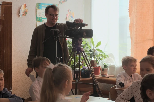 Um Zé Ninguém Contra Putin (Mr. Nobody Against Putin), filme vencedor do Oscar de Melhor Documentário por Reprodução