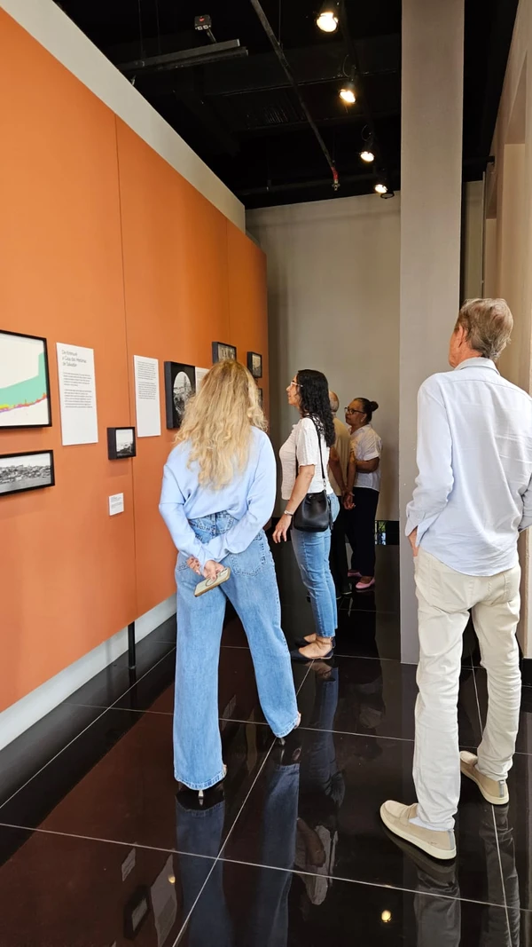 Vencedores do concurso durante passeio na Casa das Histórias de Salvador por Ana Paula Lacerda/CORREIO