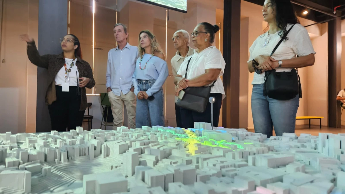 Vencedores do concurso durante passeio na Casa das Histórias de Salvador por Ana Paula Lacerda/CORREIO