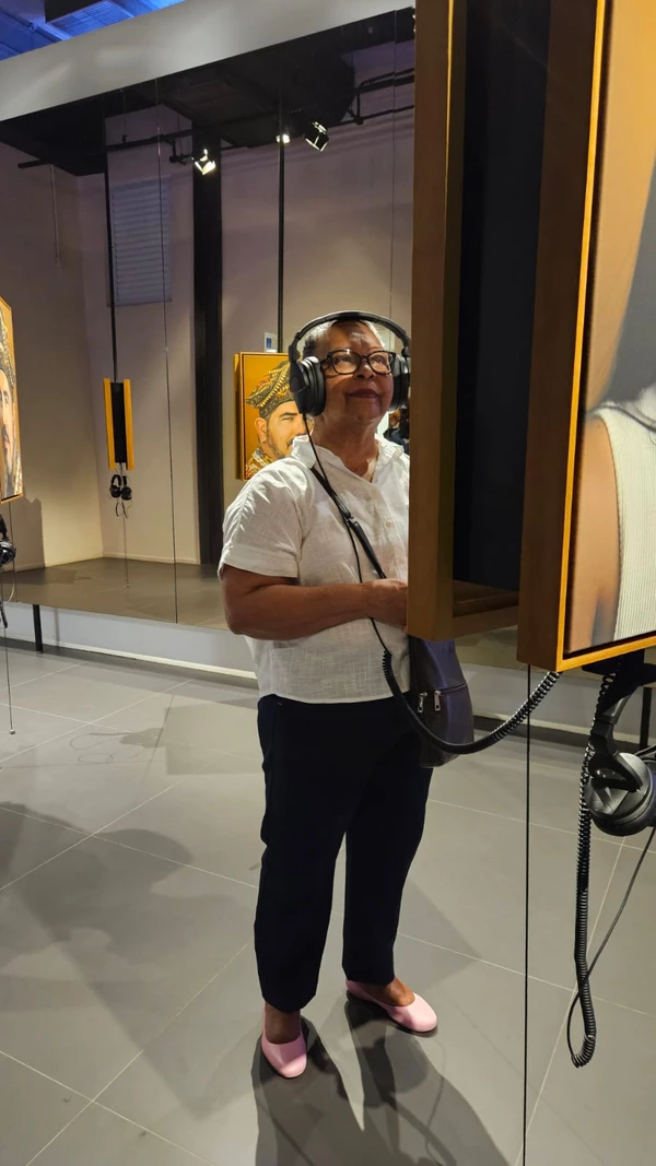 Vencedores do concurso durante passeio na Casa das Histórias de Salvador por Ana Paula Lacerda/CORREIO