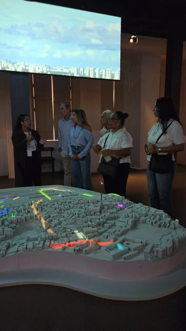 Vencedores do concurso durante passeio na Casa das Histórias de Salvador por Ana Paula Lacerda/CORREIO