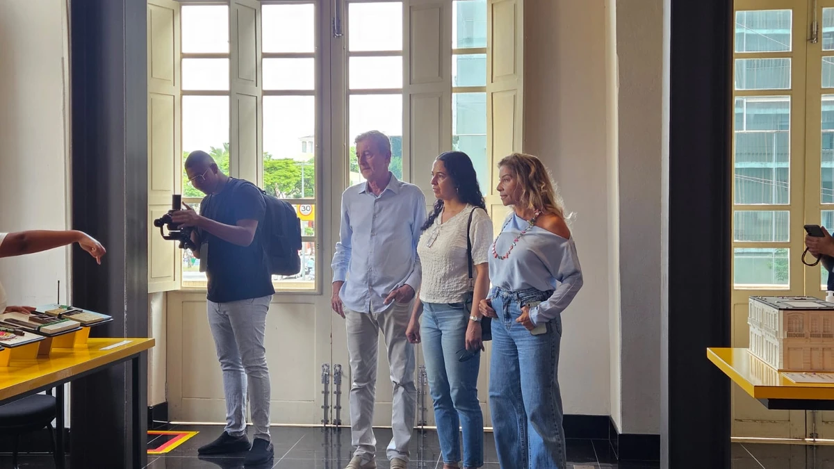 Vencedores do concurso durante passeio na Casa das Histórias de Salvador por Ana Paula Lacerda/CORREIO