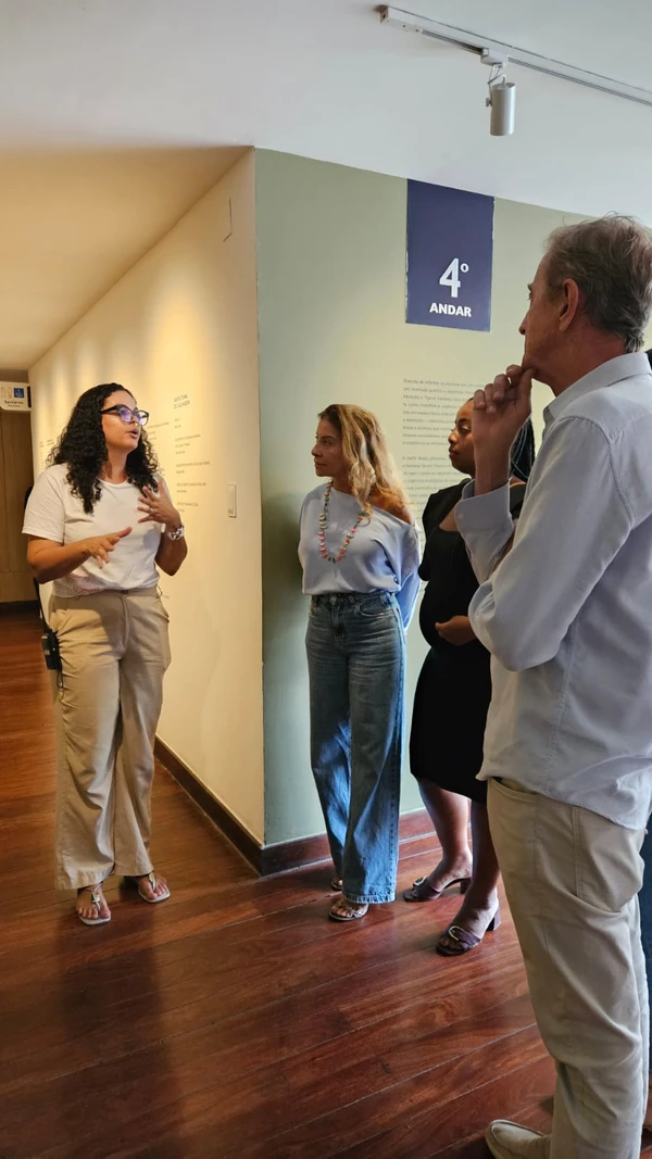 Vencedores do concurso durante passeio na Casa das Histórias de Salvador por Ana Paula Lacerda/CORREIO