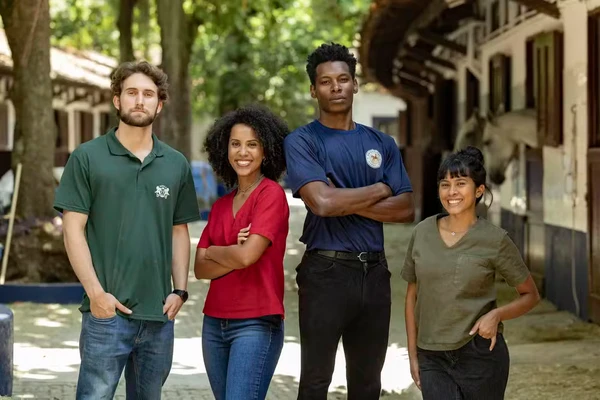 Fernanda (Ramille), Flávia (Ywyzar Guajajara), Carlos (Felipe Ricca) e André (Breno Ferreira) em 'Vale tudo' por Divulgação/Manoella Mello/Rede Globo