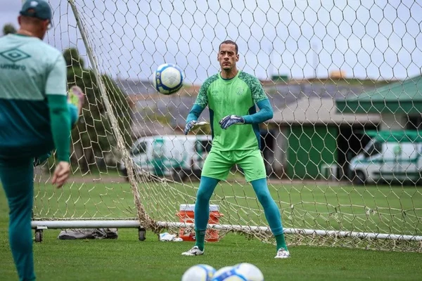 Léo Vieira em ação pela Chapecoense por Tiago Meneghini/ACF