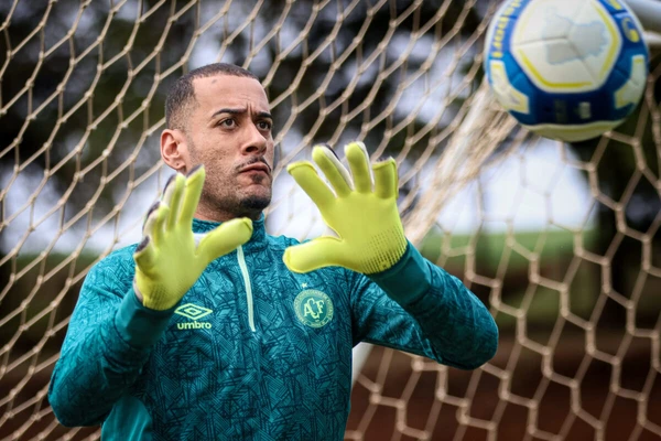 Léo Vieira em ação pela Chapecoense 