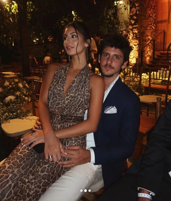 Luiza Gabus Mendes, filha do ator Tato Gabus Mendes, com o namorado por Reprodução/Redes Sociais 