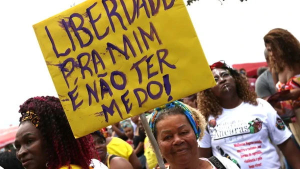Mulheres protestando por Tânia Rêgo/Agência Brasil