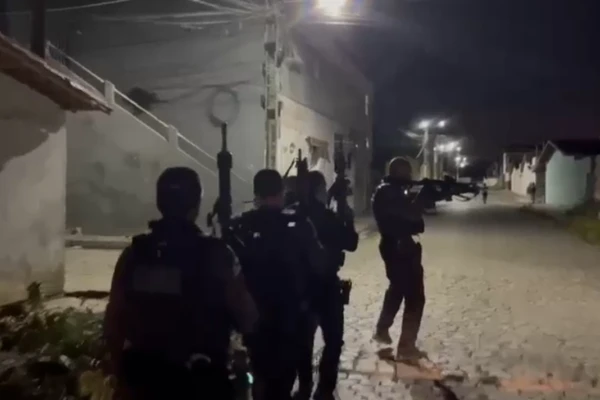 Operação Pedrinhas cumpre mandados contra investigados por sequestro iniciado em shopping de Salvador