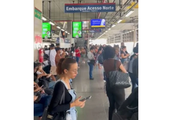 Pane causou lotação na Linha 2 do metrô por Reprodução