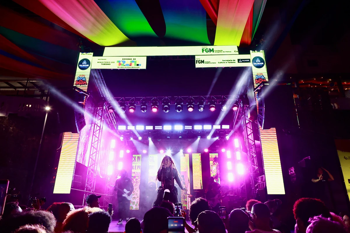 Show de Larissa Luz marcou abertura do Movimento Boca de Brasa 2026