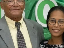 Imagem - Homem de 67 anos mata esposa, de 27, com facada nas costas dentro de casa