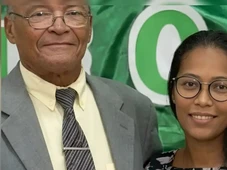 Imagem - Homem de 67 anos mata esposa, de 27, com facada nas costas dentro de casa