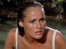 Imagem - Ícone de 007, Ursula Andress sofre fraude milionária e é vítima de golpe de R$ 120 milhões