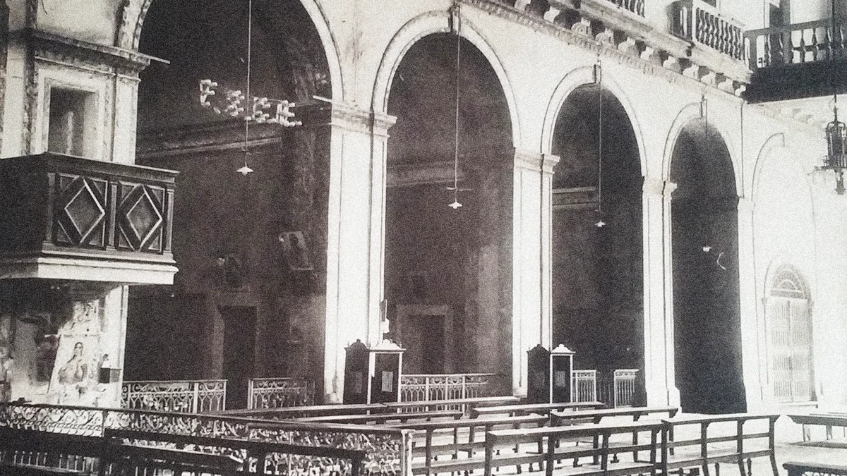 Capelas laterais à direita da Igreja da Sé por Reprodução/A Sé Primacial do Brasil (1928)