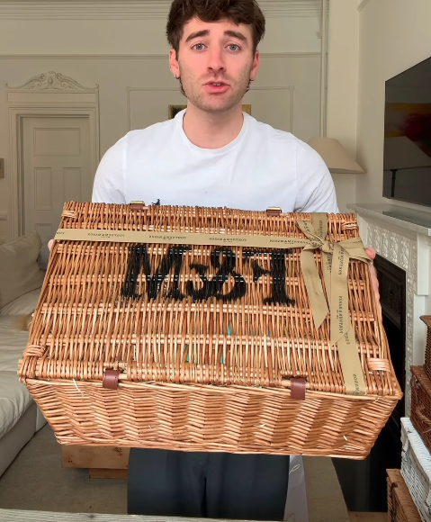 Influenciador já compartilhou outros itens premium nas redes sociais por Reprodução | Instagram