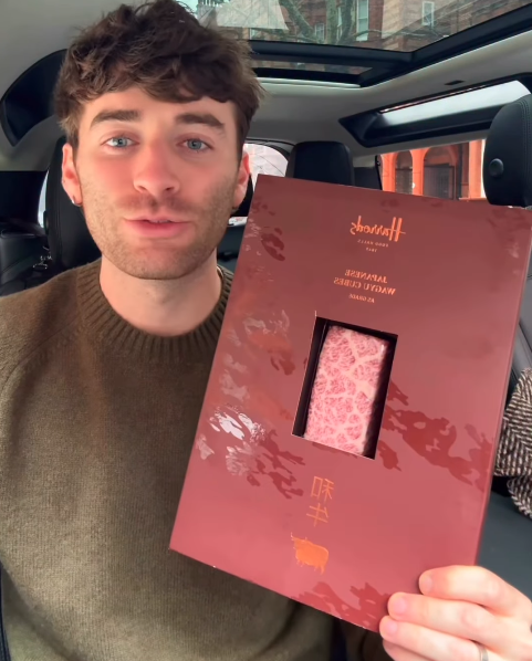 Influenciador já compartilhou outros itens premium nas redes sociais por Reprodução | Instagram