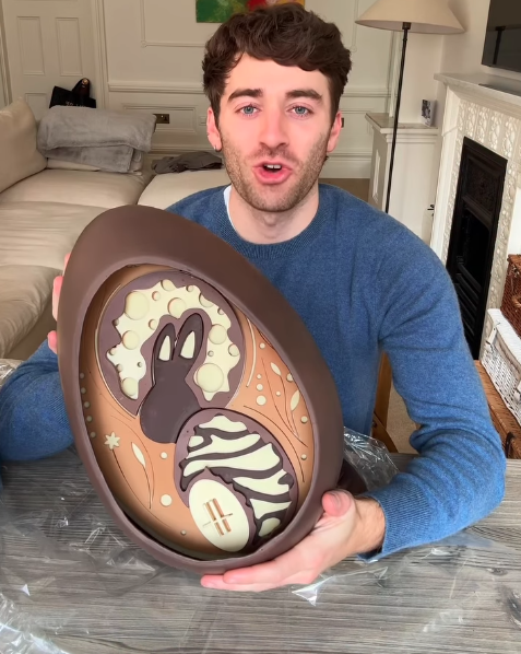 Influenciador já compartilhou outros itens premium nas redes sociais por Reprodução | Instagram