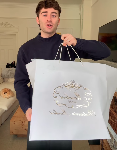 Influenciador já compartilhou outros itens premium nas redes sociais por Reprodução | Instagram