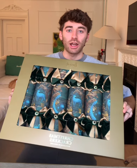 Influenciador já compartilhou outros itens premium nas redes sociais por Reprodução | Instagram