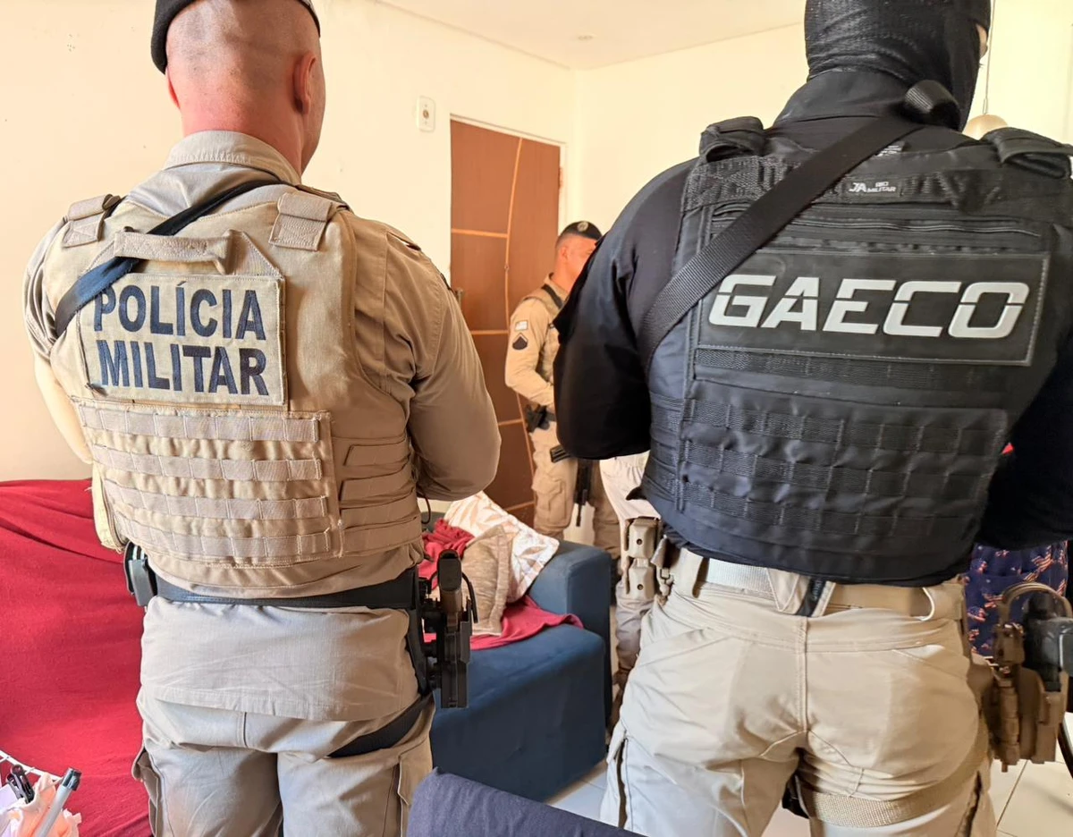 Casal foi alvo de busca nesta manhã